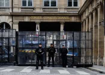Los sindicatos franceses prometen combatividad social y el Gobierno busca apaciguar la situación