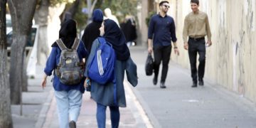 La Policía iraní usará cámaras para identificar a mujeres sin velo