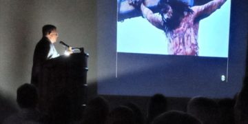 Presentaron la «autopsia de Cristo» en la Sadet, un análisis sobre las causas de la muerte del Hijo de Dios