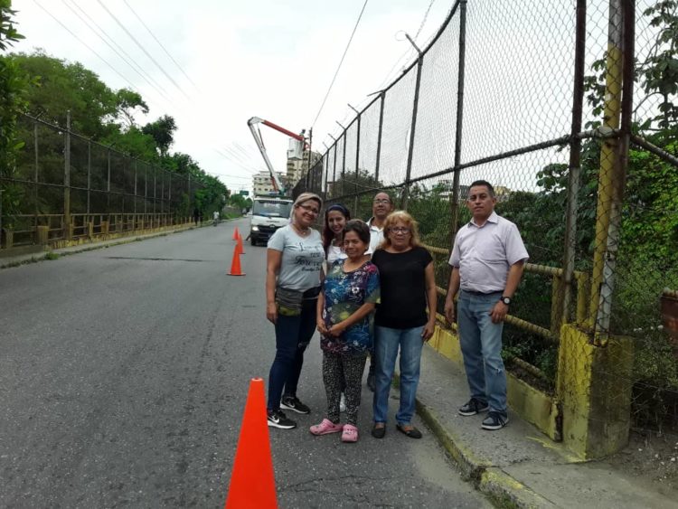 Instalan luminarias de tecnología LED en viaducto y avenida circunvalación de Bella Vista