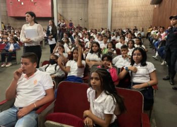 500 niños se juramentaron como contralores en Trujillo