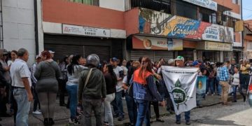 Maestros merideños exigen salario de 400 dólares mensuales