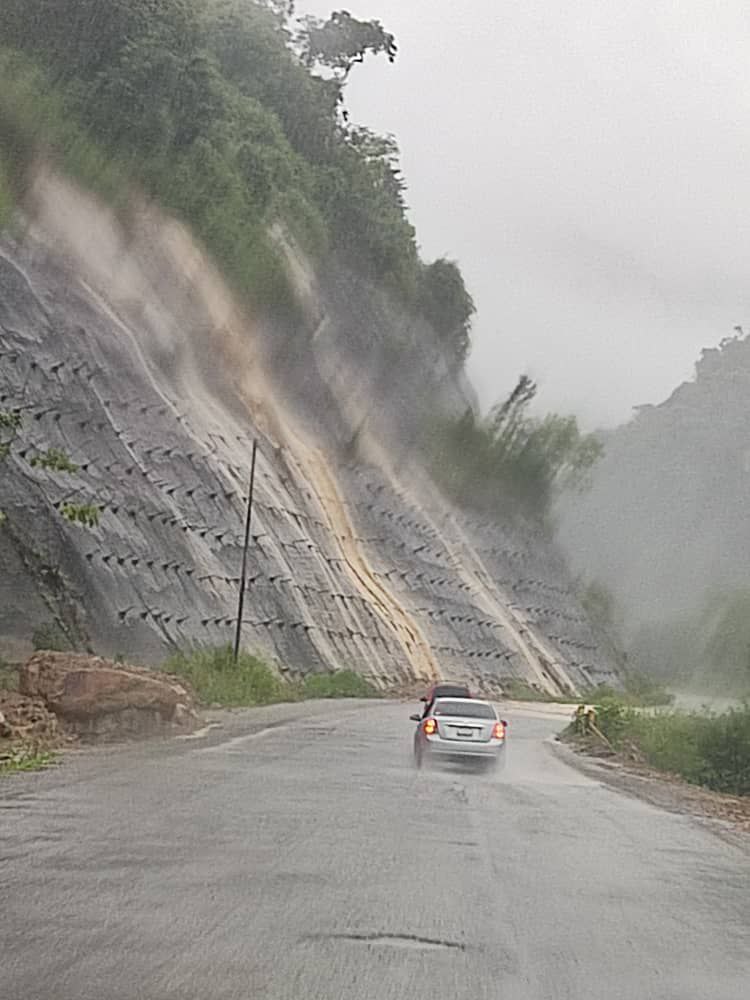 No hay paso por Onia y evalúan cierre preventivo de túneles por la fuerte lluvia