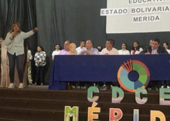 Ministra de Educación Yelitza Santaella impulsa cambio de currículo adaptado a la entidad merideña