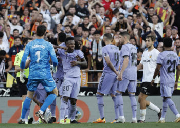 En libertad los tres jóvenes detenidos por los insultos racistas a Vinicius en Mestalla