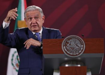 El Congreso de Perú declara persona non grata a López Obrador