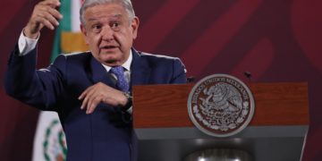 El Congreso de Perú declara persona non grata a López Obrador