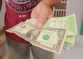 El precio oficial del dólar supera los 25 bolívares