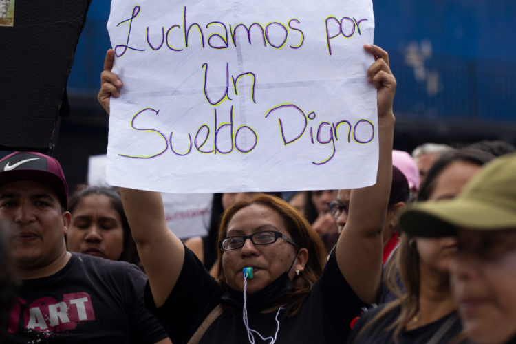 La imagen corresponde a una de las reiteradas protestas que se han realizado en el país para exigir sueldos dignos