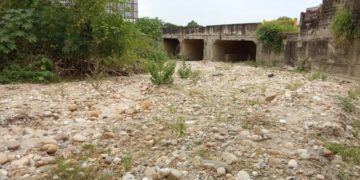 Lechos de quebradas y ríos necesitan canalización para alejar  peligro de las aguas crecidas