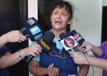 Lloró al relatar que se siente como una delincuente al ser perseguida por la policía que no le permite trabajar