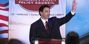 DeSantis logra recaudar una cifra récord para su campaña en las primeras 24 horas