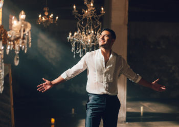 Carlos Rivera considera un éxito que un cantautor pueda triunfar en la música actual