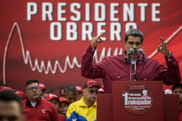Nicolás Maduro, participa durante la conmemoración por el Día Internacional del Trabajador hoy, en Caracas (Venezuela). EFE/ Miguel Gutierrez