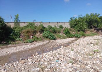 Quebrada Los Hoyos en Sabana Grande sigue representando un peligro para familias del lugar