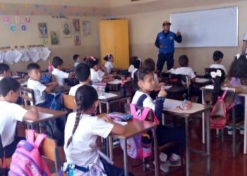 Policías de Trujillo recorren instituciones educativas para luchar contra el bullying escolar
