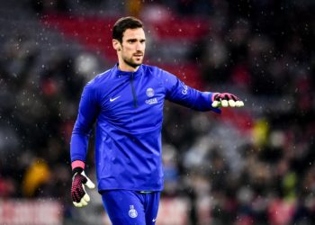 Sergio Rico sigue estable, sedado, con vigilancia estrecha y monitorizado