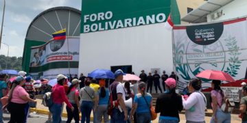 Ministra Yelitze Santaella no atendió a educadores trujillanos que protestaban para exigir mejoras salariales