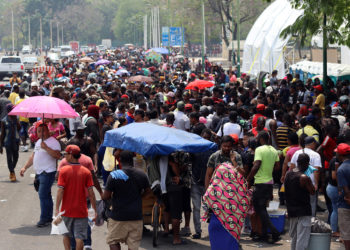 Miles de migrantes llegan a la frontera sur de México ante el fin del Título 42