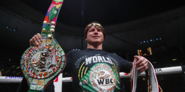 El «Canelo» vence por votación unánime a Ryder y retiene sus cetros mundiales