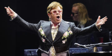 Gloriosa despedida de Elton John de su público en Barcelona
