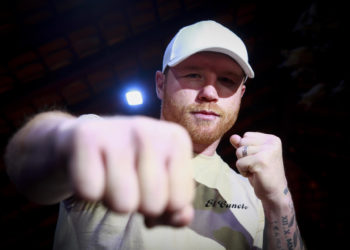 «Canelo» Álvarez expone sus títulos ante Ryder, en su regreso al cuadrilátero