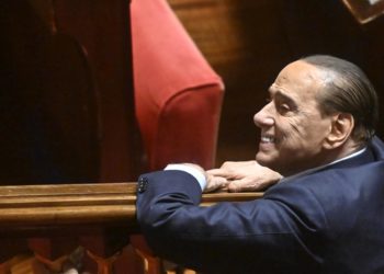 Berlusconi sigue «estable» en el hospital casi un mes después de su ingreso