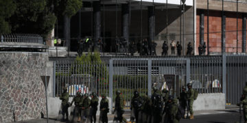 El presidente de Ecuador disuelve el Parlamento y aplica la «muerte cruzada»