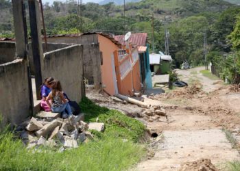 Frontera/ En riesgo habitantes de Las Dantas por deslizamientos de terreno y viviendas fracturadas