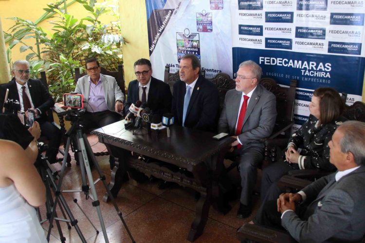 Autoridades nacionales de Fedecámaras se reunirán con autoridades colombianas para exigir igualdad de condiciones. Foto: Carlos Eduardo Ramírez