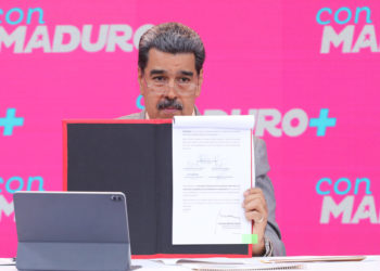 Maduro firma una ley para la protección de los activos de Venezuela en el exterior