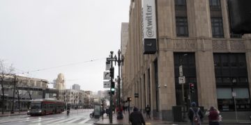 Elon Musk nombra a Linda Yaccarino como nueva directora ejecutiva de Twitter