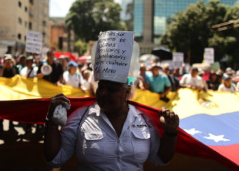 Trabajadores protestan para exigir mejores condiciones laborales
