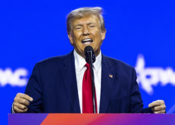 Trump dice que acabará con la ciudadanía automática para hijos de indocumentados