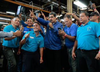 Maduro ordena «garantizar» inversiones para recuperar la producción en las empresas venezolanas