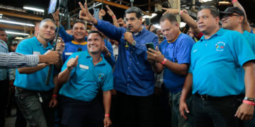 Maduro ordena «garantizar» inversiones para recuperar la producción en las empresas venezolanas