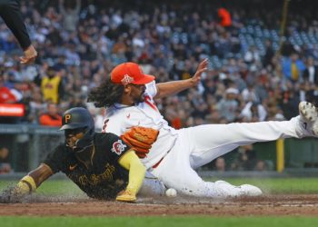 Martínez continuó encendido, Barrero tiene noche histórica y Cortés desde el montículo