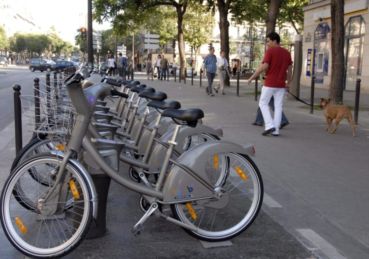 Vista de una de las muchas estaciones de bicicletas que están disponibles en Paris (Francia). Archivo EFE/HORACIO VILLALOBOS