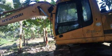 Alcaldía de Bolívar tiene un retroexcavador abandonado en Caja Honda parroquia Cheregué