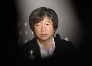 Wang Bing muestra en Cannes, sin juicios, la vida de jóvenes trabajadores textiles
