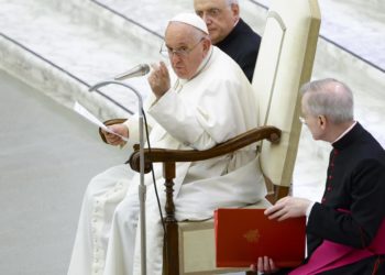 El papa reaparece tras la fiebre y revela su preferencia por Dante, Bloy y Dostoievskij