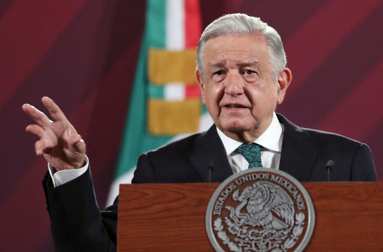 El presidente de México, Andrés Manuel López Obrador, habla durante una rueda de prensa hoy, en el Palacio Nacional, en Ciudad de México. (México). EFE/Sáshenka Gutiérrez
