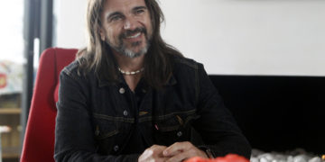 Juanes, sin ser un «virtuoso», hace música libre que sale del alma en su «Vida Cotidiana»