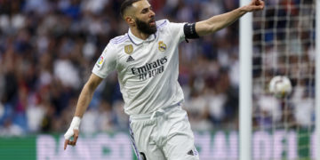 Benzema y Rodrygo dan la victoria al Real Madrid en el derbi (2-1)