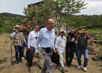 Gobierno colombiano reconoce a víctimas de paramilitares en hornos crematorios fronterizos