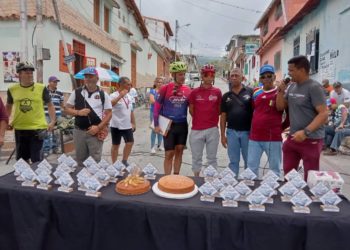 Escuque celebró sobre ruedas los 80 años de Vicente Laguna