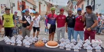 Escuque celebró sobre ruedas los 80 años de Vicente Laguna