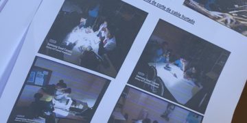 Táchira/Alumnos del Liceo Ezequiel Zamora ven  clase con luz de celular ante robo de cableado