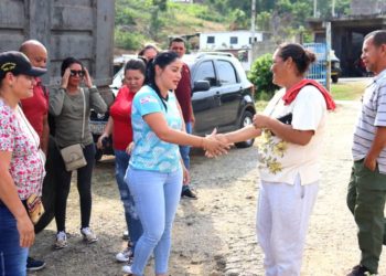 Alcaldesa de Valera atiende peticiones de habitantes de parroquia San Luis