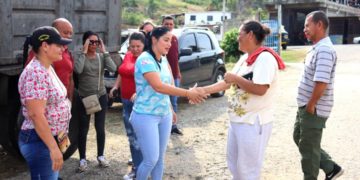 Alcaldesa de Valera atiende peticiones de habitantes de parroquia San Luis